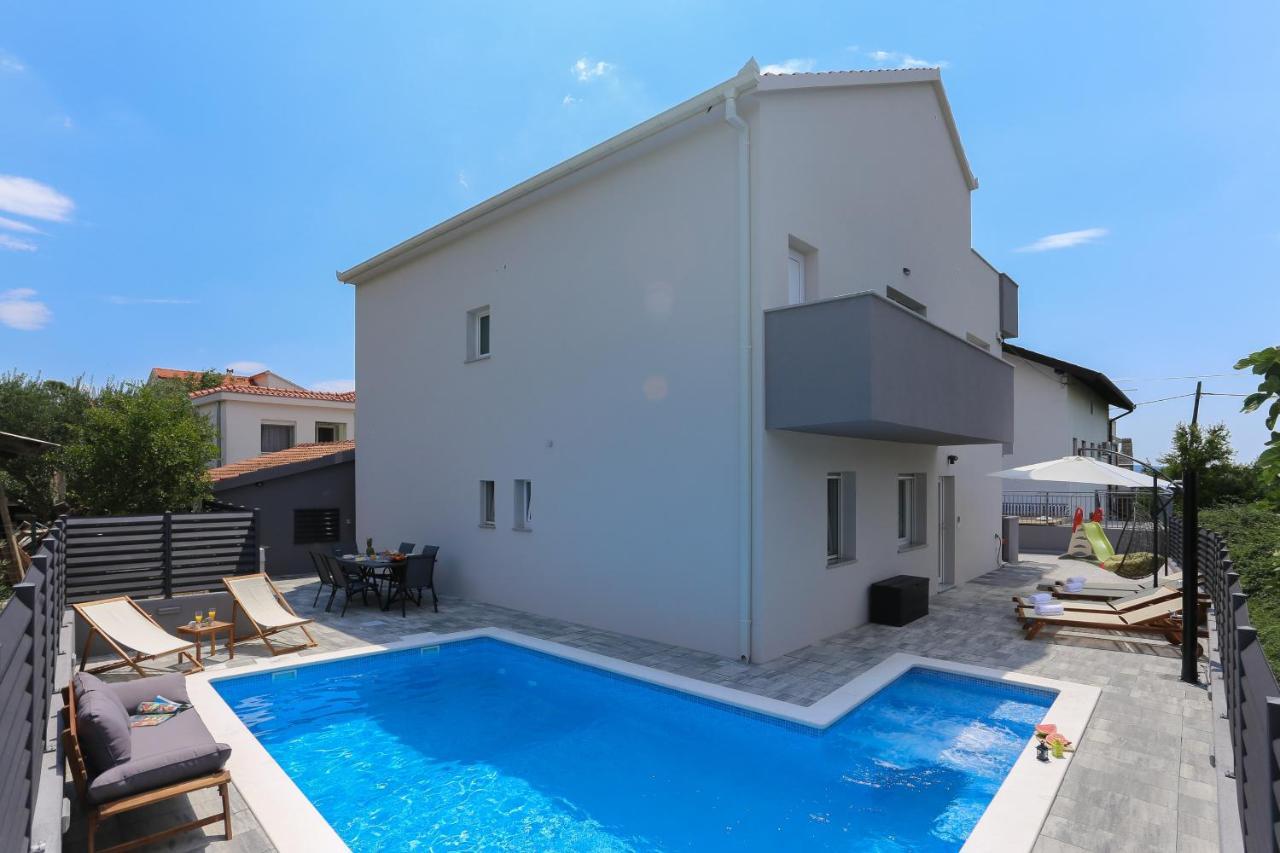 Family Friendly Apartments With A Swimming Pool Kastel Kambelovac, Kastela - 16162 Esterno foto